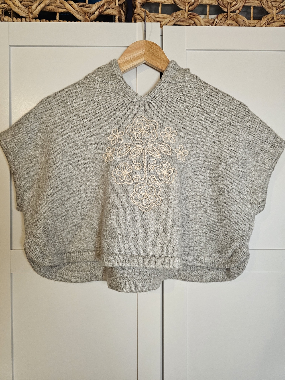 Genuine Kids Oshkosh Toddler Girls Gray Knit Hooded Poncho Sweater 2T